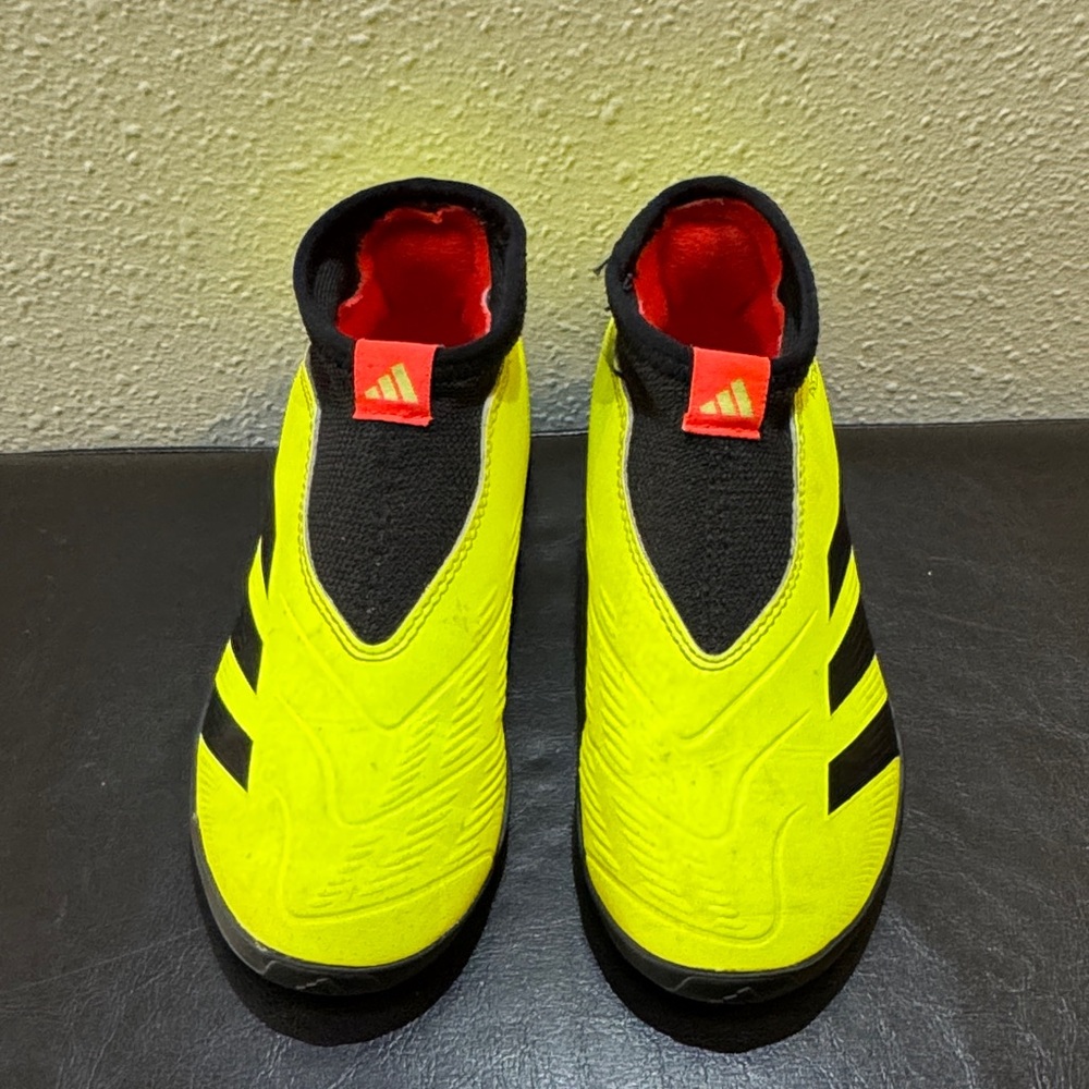Adidas soccer turf predator Kids Sneakers